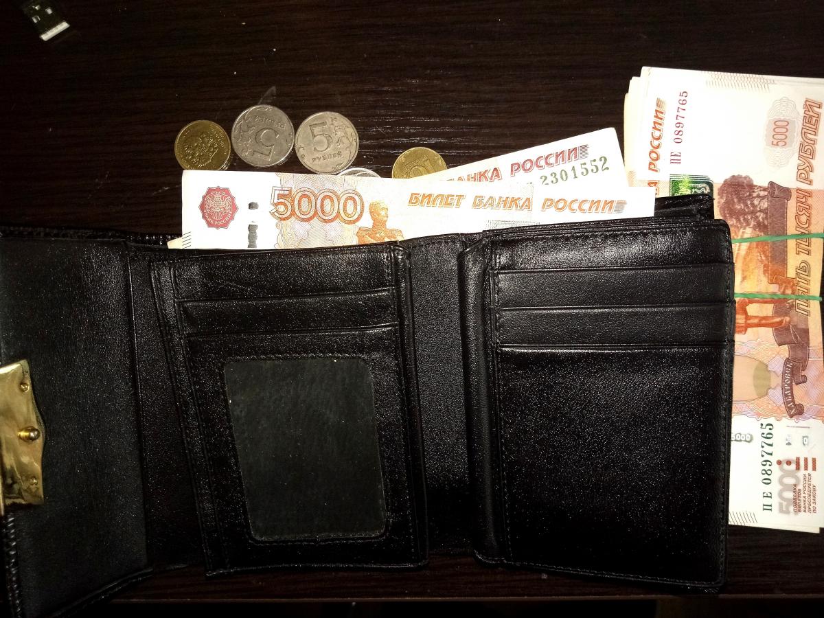 Жительница Губахинского округа попросила родственника проверить сумму на своём банковском счёте, оказалось минус 32 тысячи