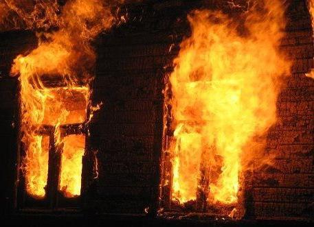 В Кизеле в результате пожара без дома осталась многодетная семья