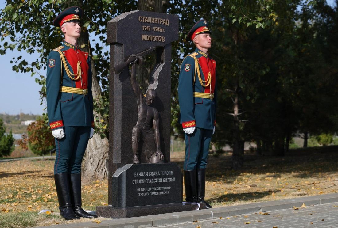 Героев помнят и чтят. На Мамаевом кургане увековечили память воинов Прикамья