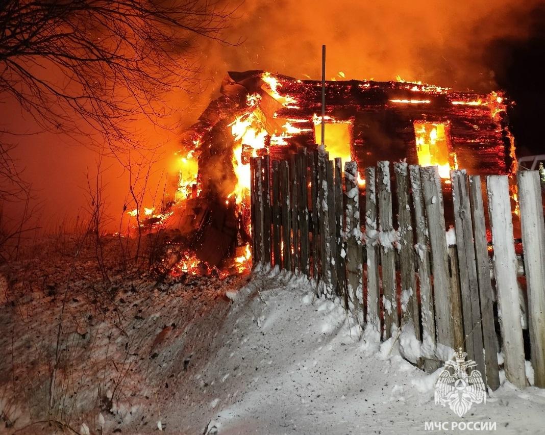 В Губахинском округе на пожаре в частном дом пострадал человек 