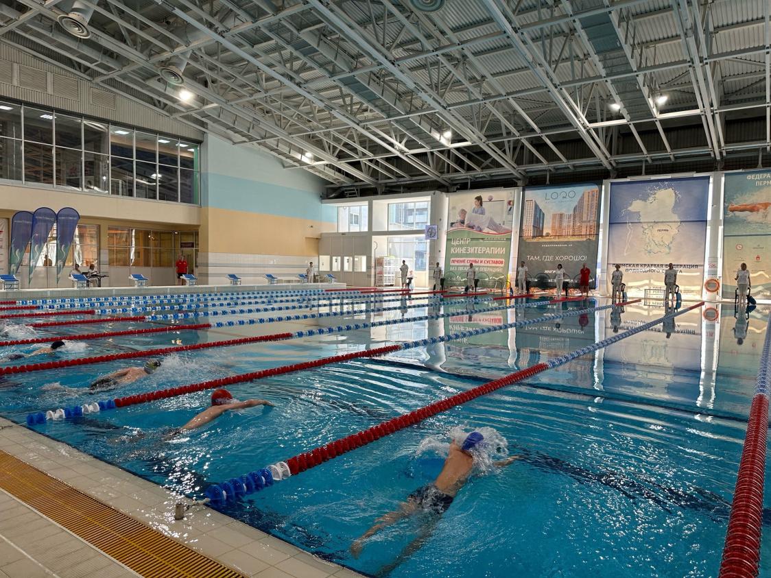 В воду – без страха. Более 4 тысяч третьеклассников пройдут программу обучения плаванию в этом году