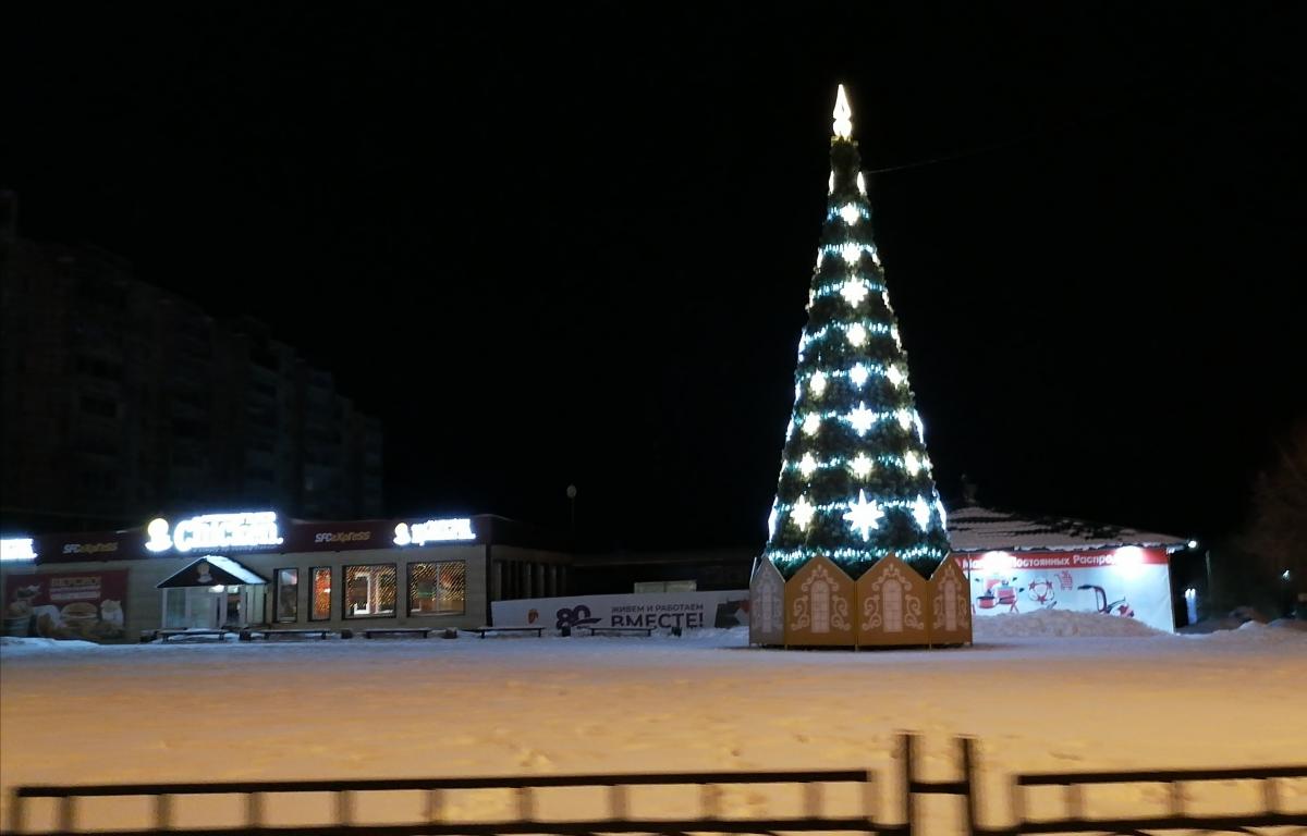 Дед Мороз и Снегурочка готовы поздравить детей Губахи за 2-2,5 тысячи рублей