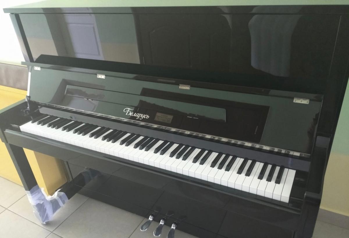 В музыкальную школу Губахи доставили новое пианино
