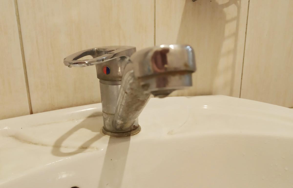 В Губахе в двух многоквартирных домах на весь день отключат горячую воду