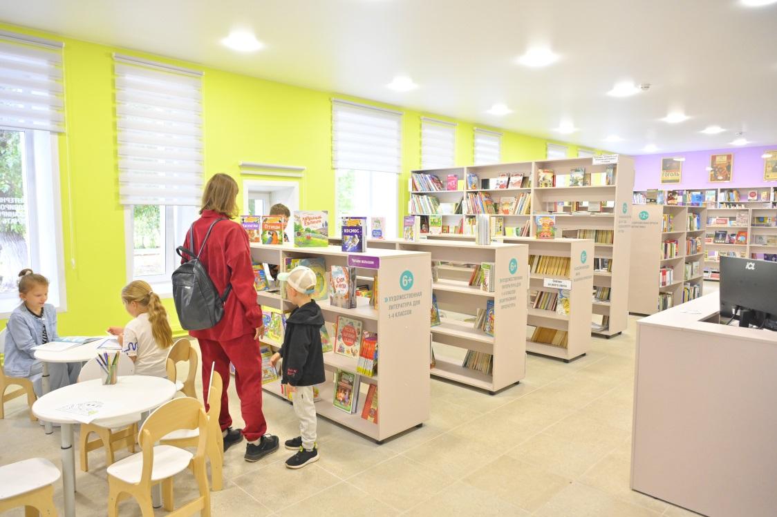 И книги теперь говорят. В шести населённых пунктах Прикамья благодаря нацпроекту открыты модельные библиотеки