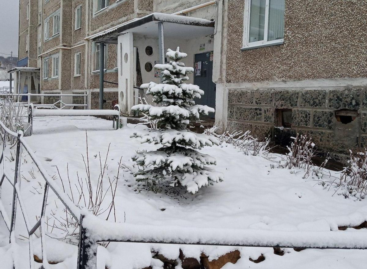 23 апреля города КУБа снова покрылись снегом. Жители Губахи, Гремячинска и Кизела делятся фотокадрами заснеженных улиц