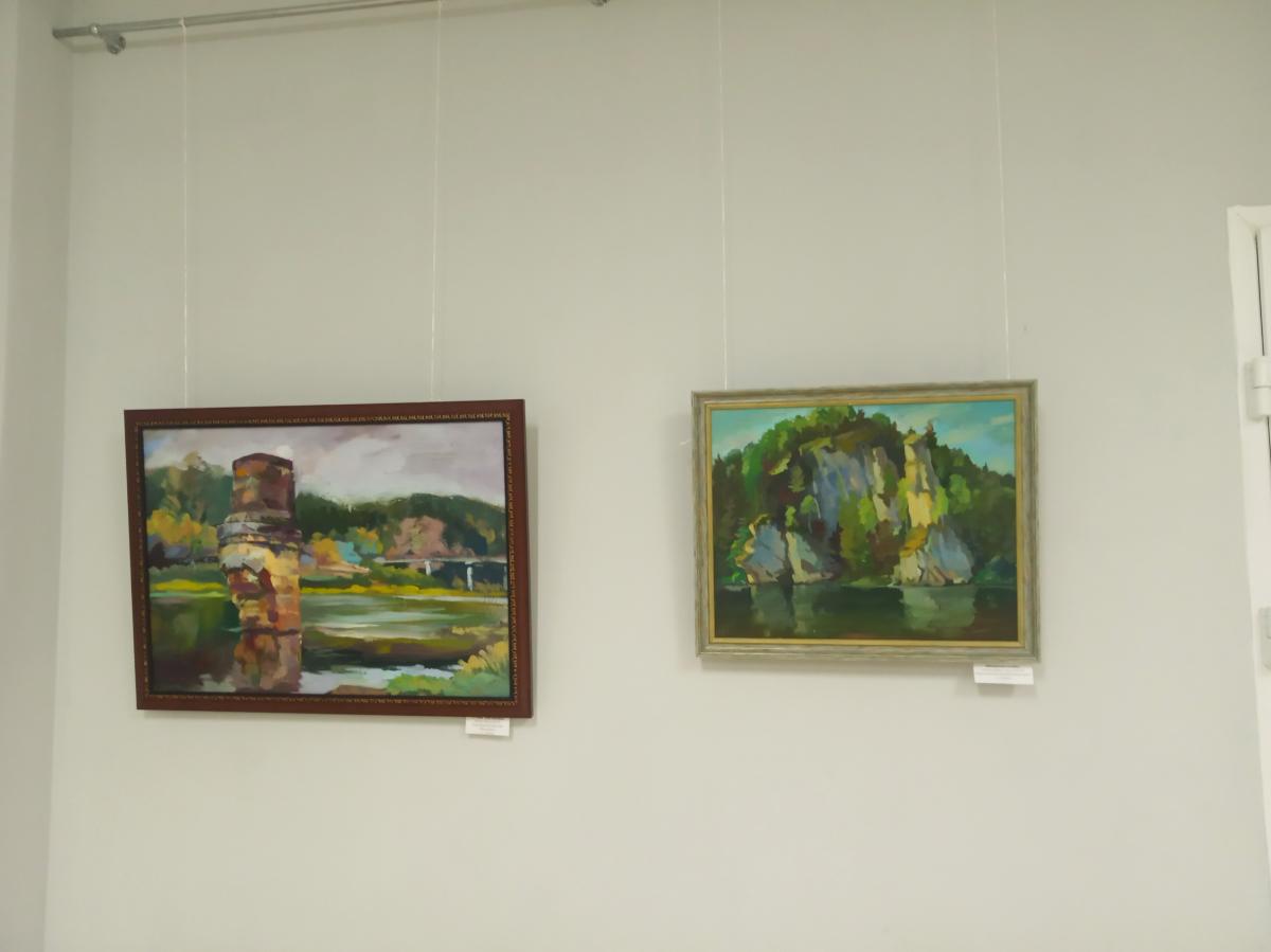 Работы художников Прикамья, написанные в окрестностях Усьвы и в Каменном городе, можно увидеть в центральной библиотеке Губахи