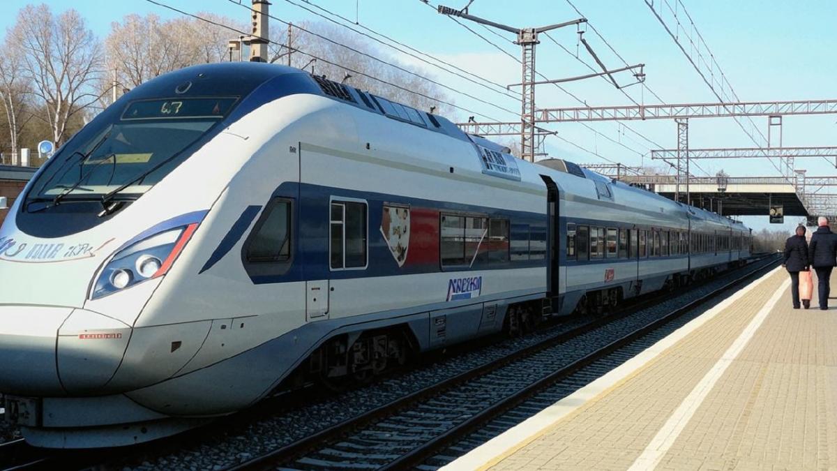 В движение скоростного электропоезда «Финист», проходящего через Углеуральскую, внесены изменения