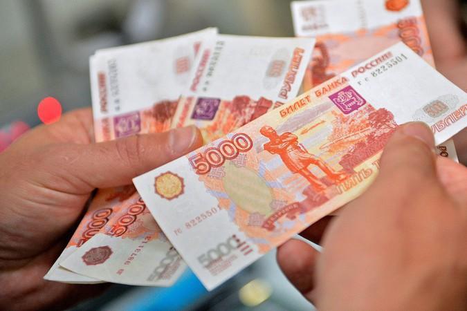 В правительстве РФ готовят закон о повышении МРОТ и пенсий