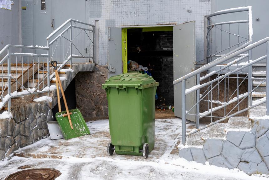 Частная жизнь мусоропровода. Почему в губахинских многоэтажках общедомовое имущество под замком