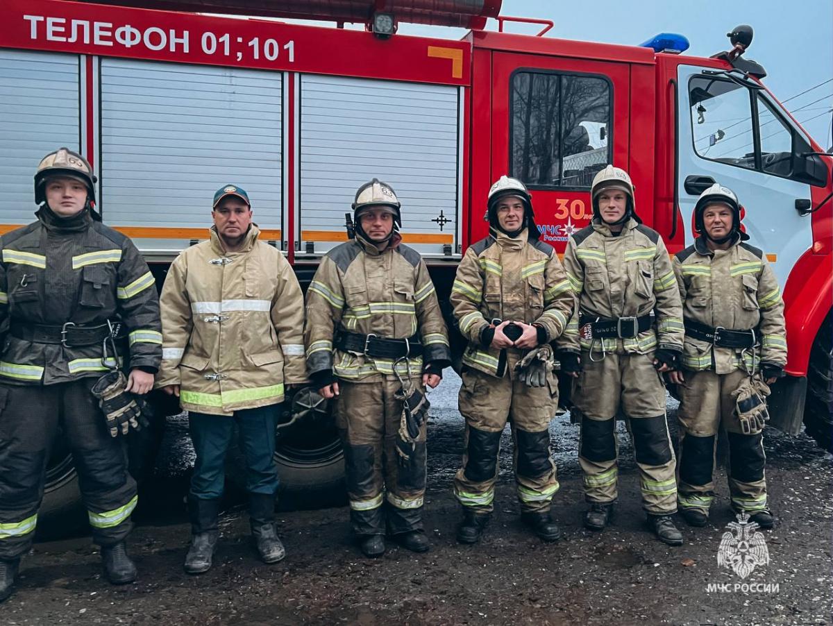 В Губахинском округе из горящей квартиры спасли двух человек