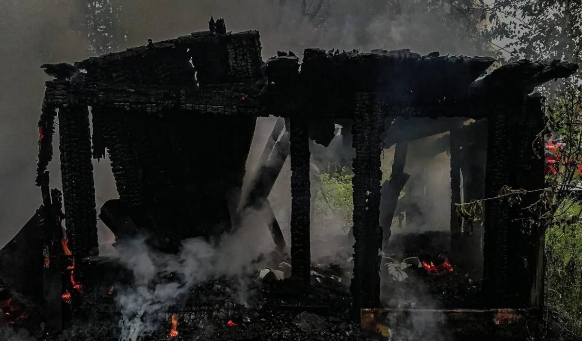 В Губахинском округе в выходной сгорели несколько строений