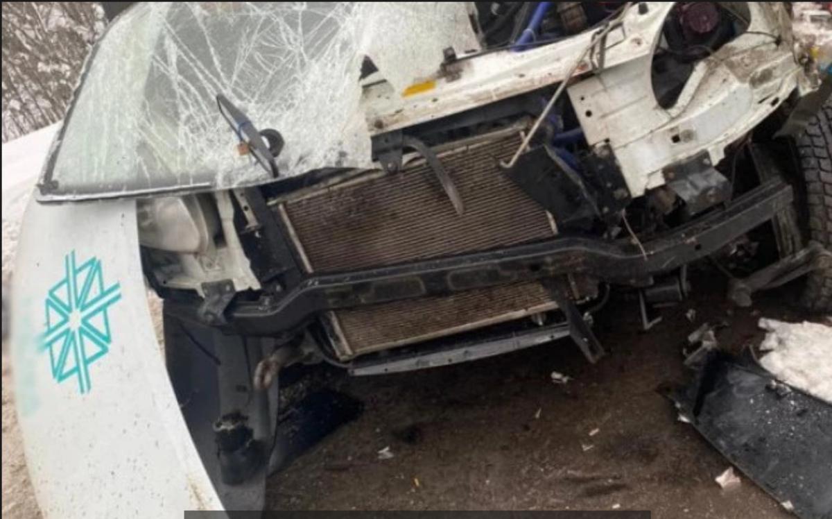 Источник «МедиаКУБа» рассказал о состоянии пострадавших при столкновении больничного автомобиля с грузовиком на территории Губахи