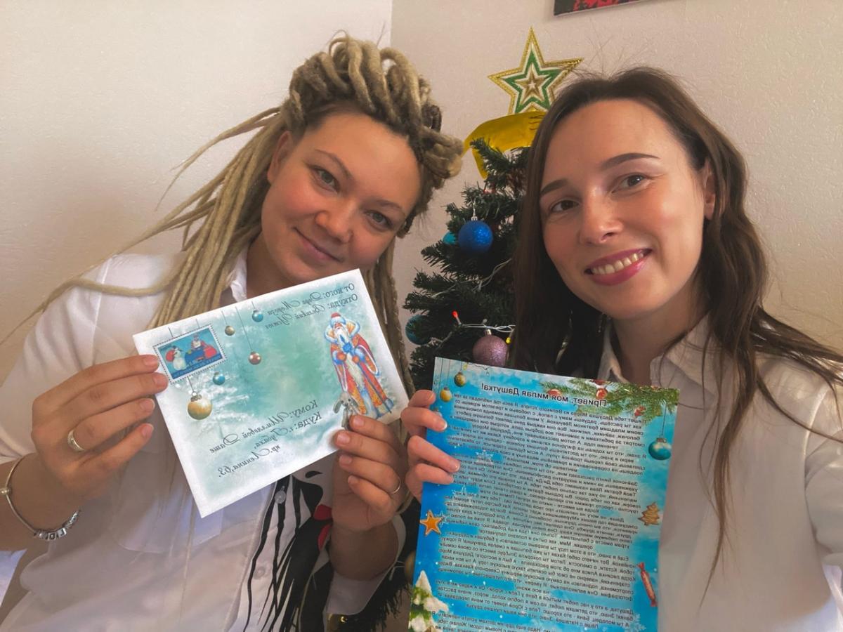 Мастерская чудес. Жительницы Губахи пишут детям письма от Деда Мороза,  чтобы помочь участникам спецоперации