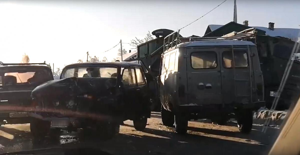 На трассе Кунгур-Соликамск, в районе Губахи, столкнулись четыре машины