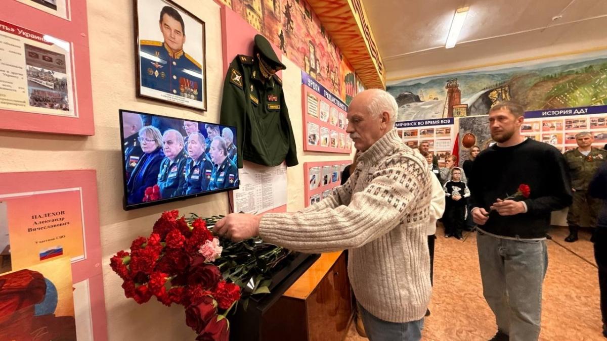 В Губахинском округе открыли мемориальную доску погибшему генерал-лейтенанту