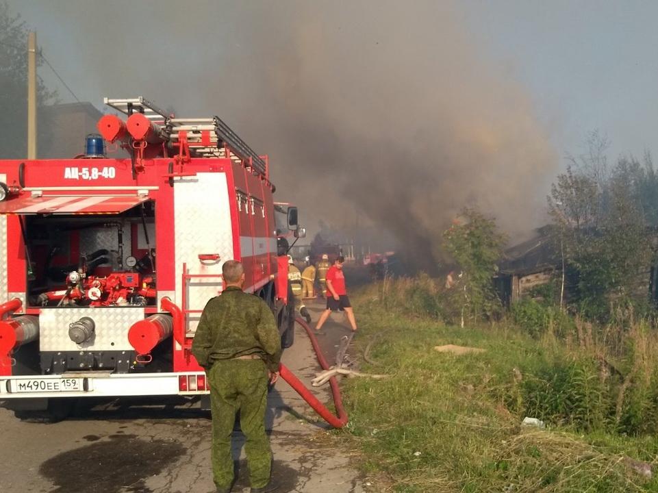 Пожар в Южном Коспаше создал угрозу возгорания жилых домов