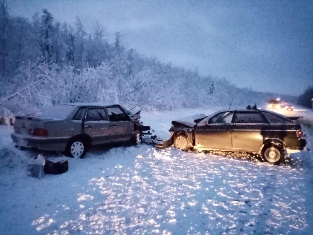 В Кизеловском округе на автодороге Кунгур - Соликамск произошло столкновение двух легковых машин