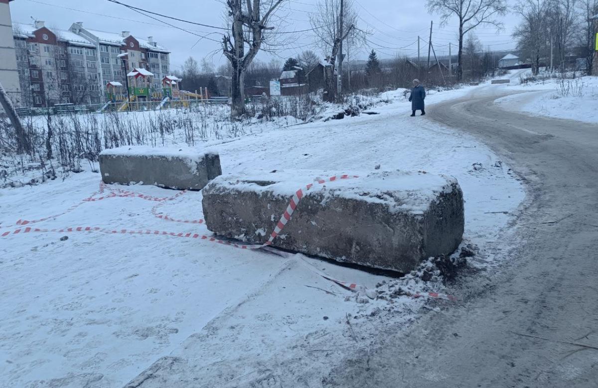 Дорога уходит под снег. Когда в Губахе выведут из аварийного состояния участок улицы Гоголя