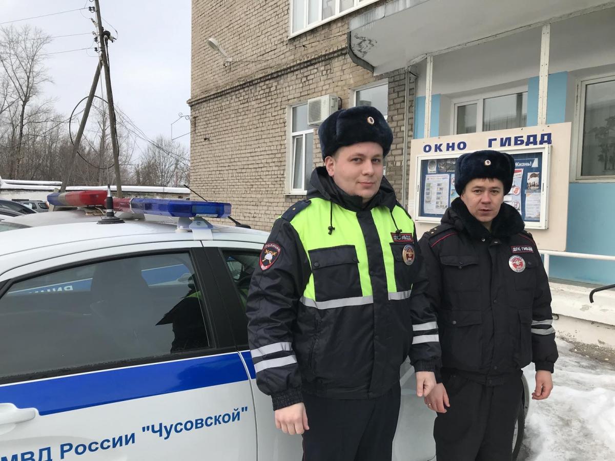 Гремячинские полицейские помогли местным жителям откопать автомобили, застрявшие в снегу