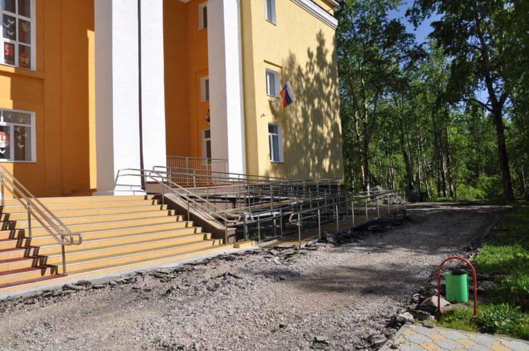 В Гремячинске начались благоустроительные работы у Дворца культуры и на тропе здоровья