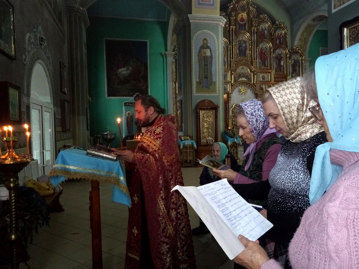 В губахинских храмах молятся о мобилизованных православных воинах
