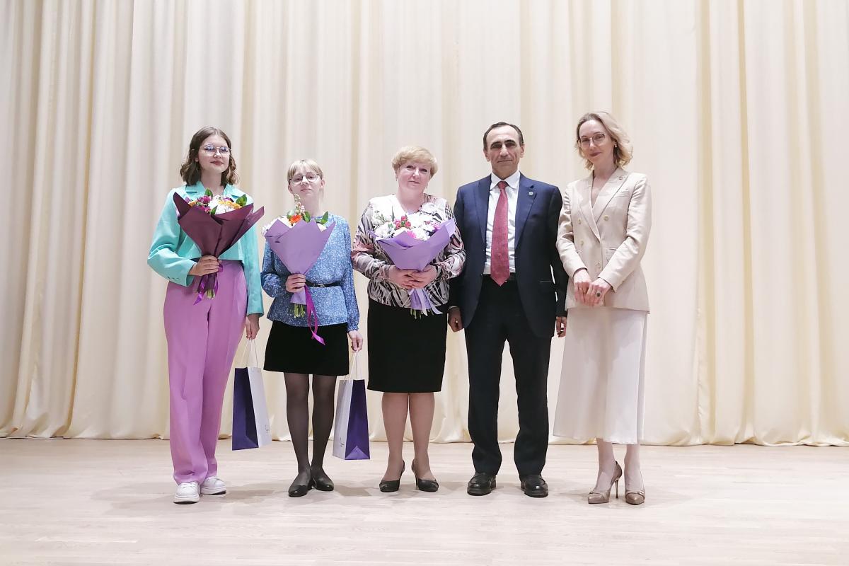 Воспитанницы кизеловской школы искусств получили награды за отличные выступления на краевом конкурсе инструментальных концертов