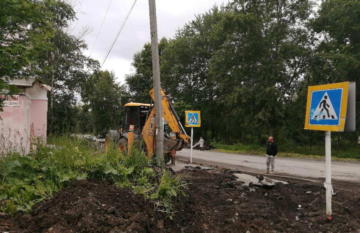 В Кизеле подрядная организация приступила к ремонту участка дороги на улице Луначарского