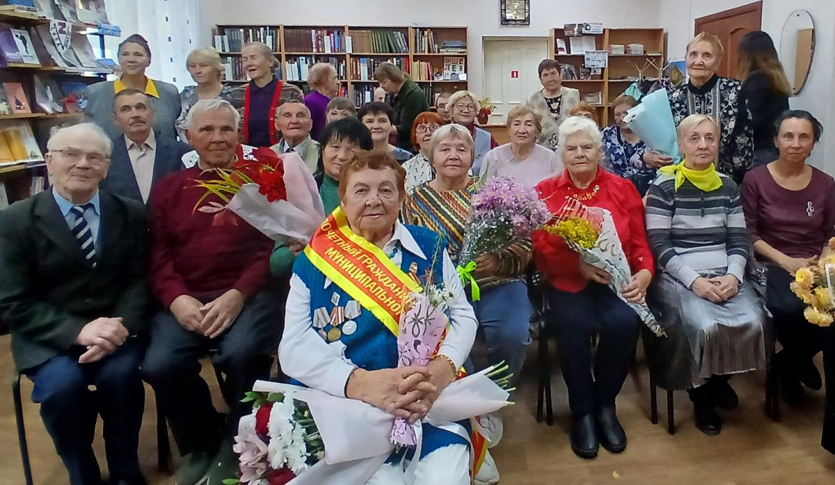 Особый дар. Свой 94-й день рождения гремячинская поэтесса Нина Елагина встретила  в новом звании 