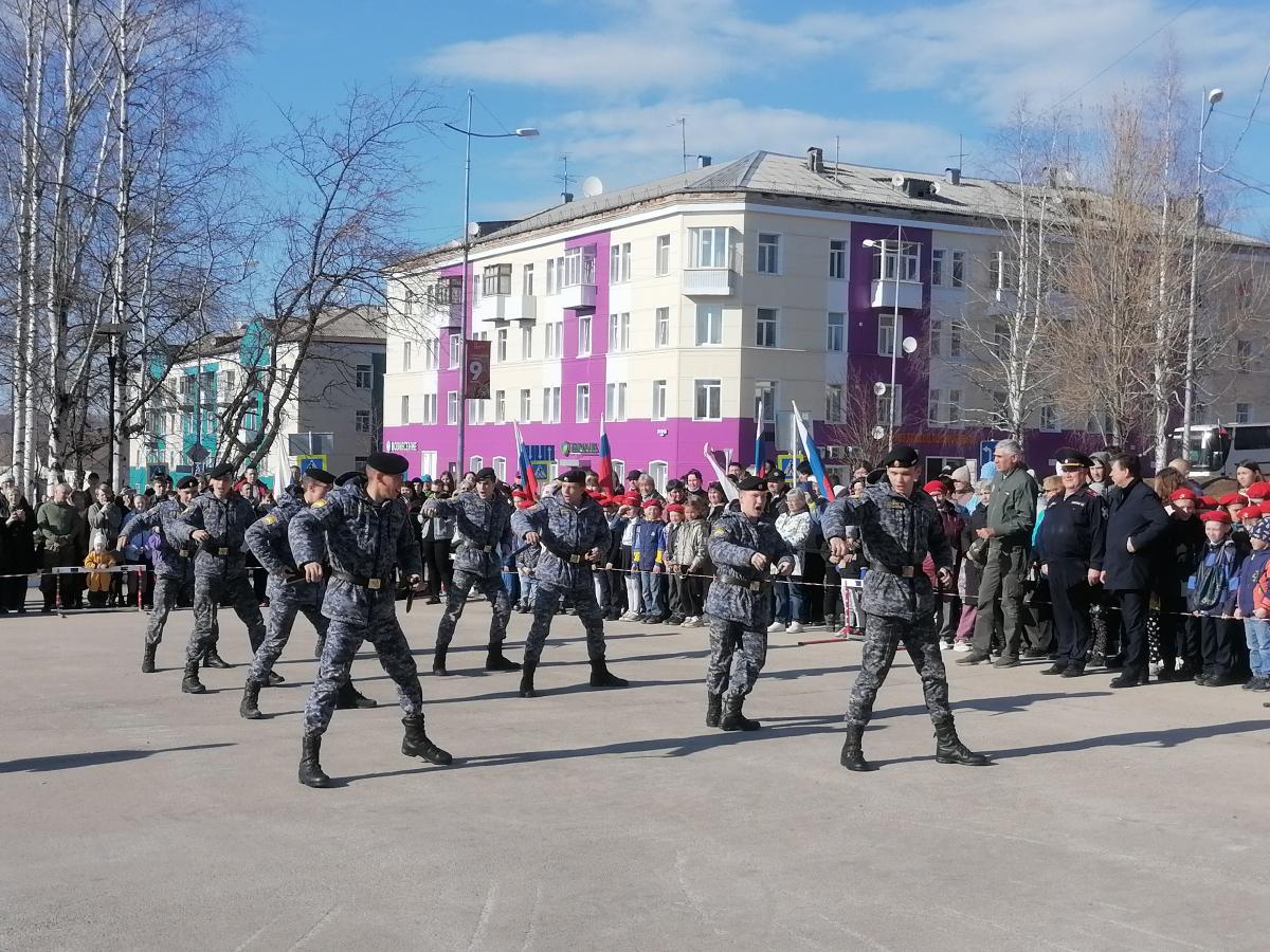 Несколько сотен губахинцев пришли на встречу с воспитанниками Пермского президентского кадетского училища