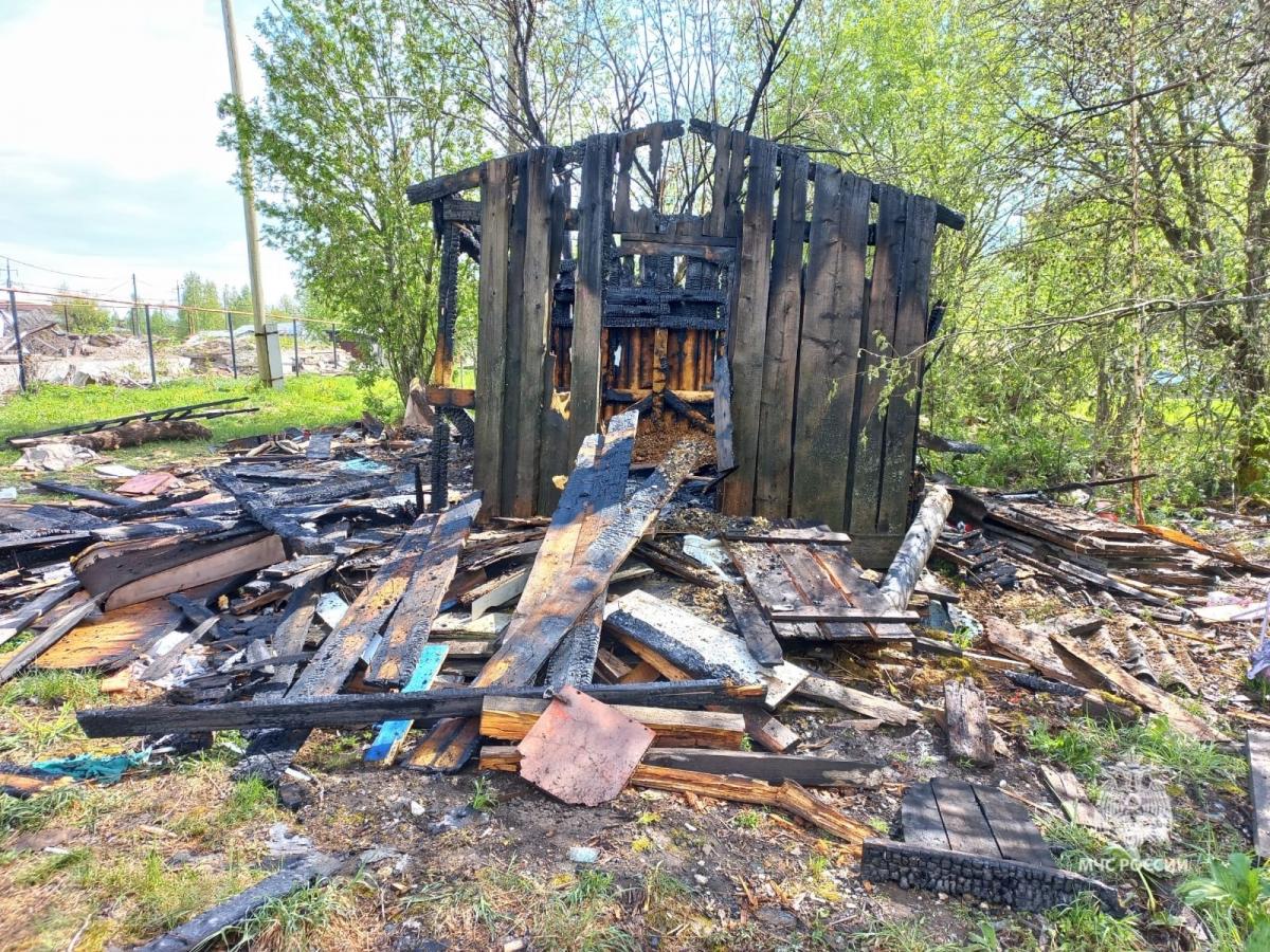 6 июня в одном из посёлков Губахинского округа сгорело деревянное строение