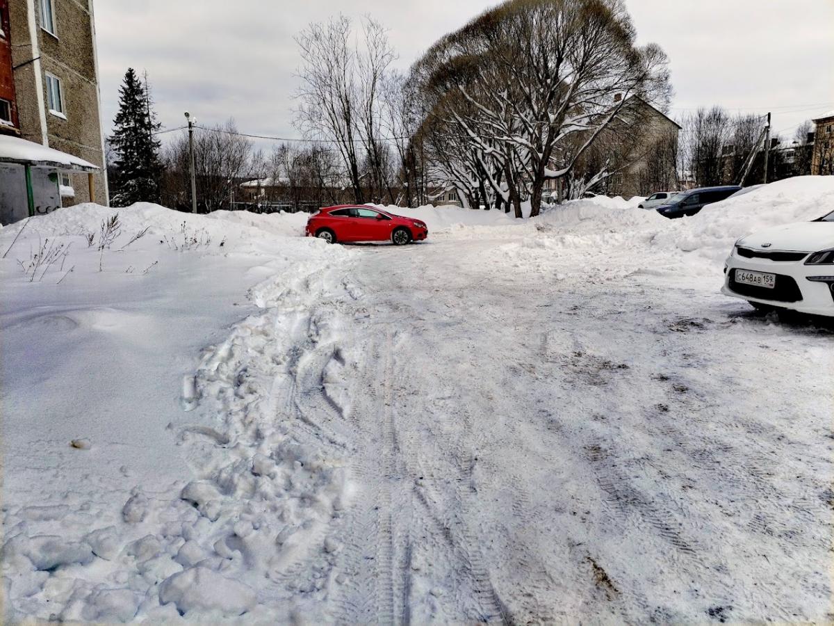 НеУЮТный двор получился. Просто снега в Губахе было много, а каникулы оказались длинными