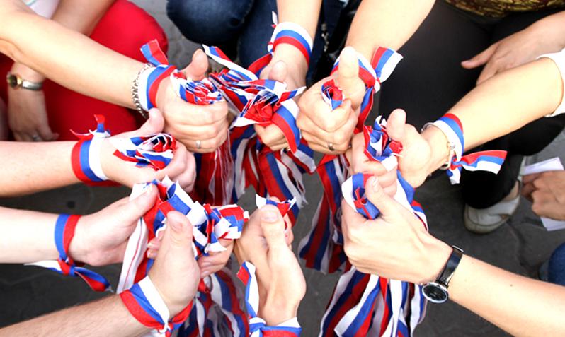 В канун государственного праздника, который губахинцы вместе со всей страной отметят 12 июня, жителям города раздадут ленточки в цветах флага России  