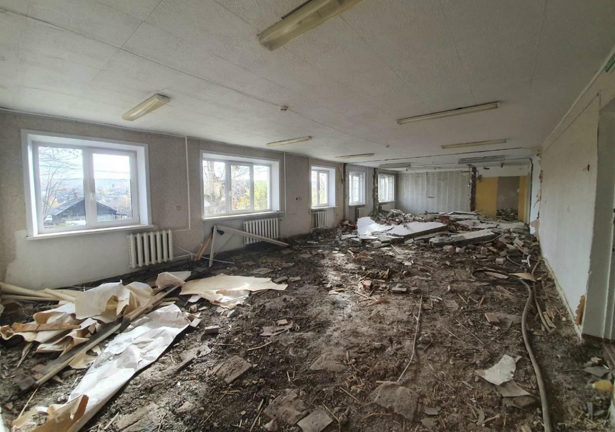 В Кизеле подрядная организация начала ремонт в помещении Центральной библиотеки города