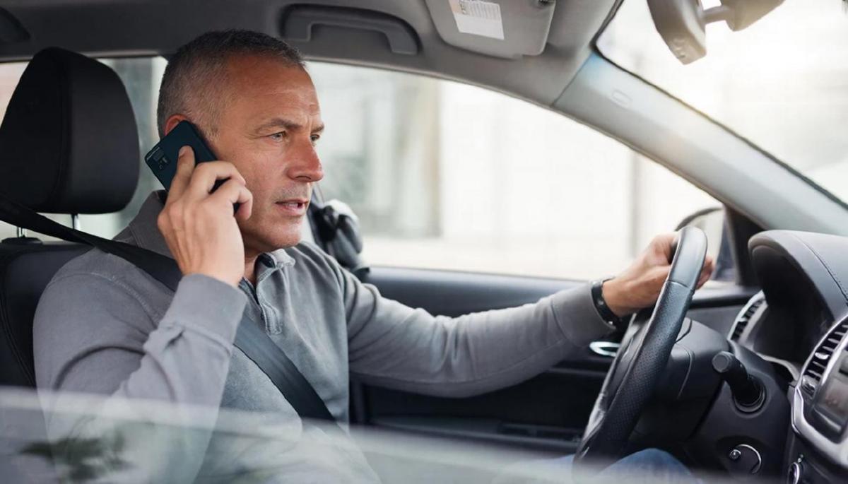 В Пермском крае водителям, разговаривающим по телефону за рулём, за прошлый год выписали более 20 тысяч штрафов