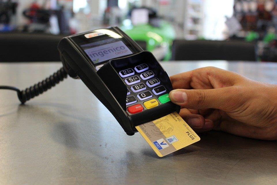 В Губахе осудили местного жителя за оплату покупок найденной банковской картой
