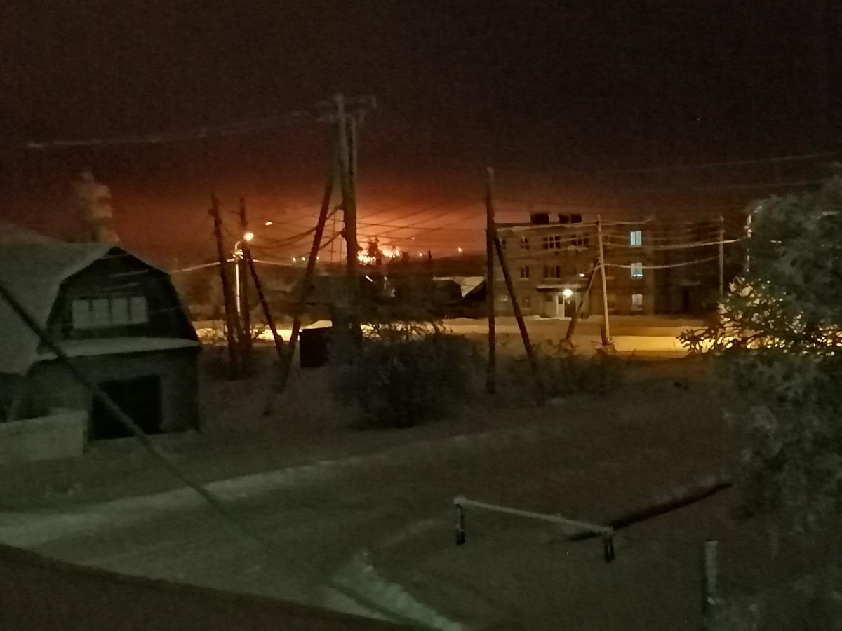 Жители Губахи, ехавшие по трассе Кунгур-Соликамск, заметили у заправочной станции в районе Гремячинска зарево огня
