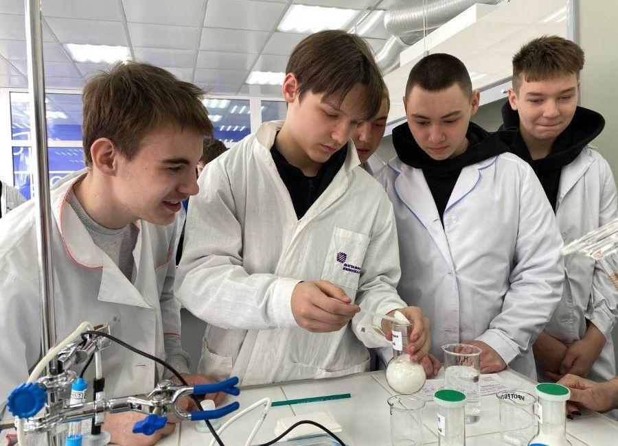 Будущее химической отрасли. В базовом учебном заведении «Метафракс Кемикалс» состоялся Единый день открытых дверей 