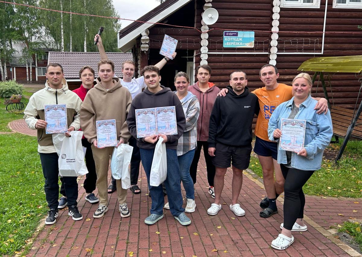 Работники комплекса АКМ подняли паруса