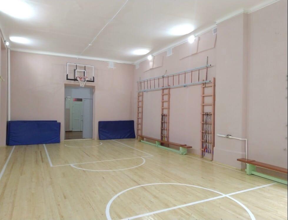 В кизеловской школе № 1 отремонтировали спортзал