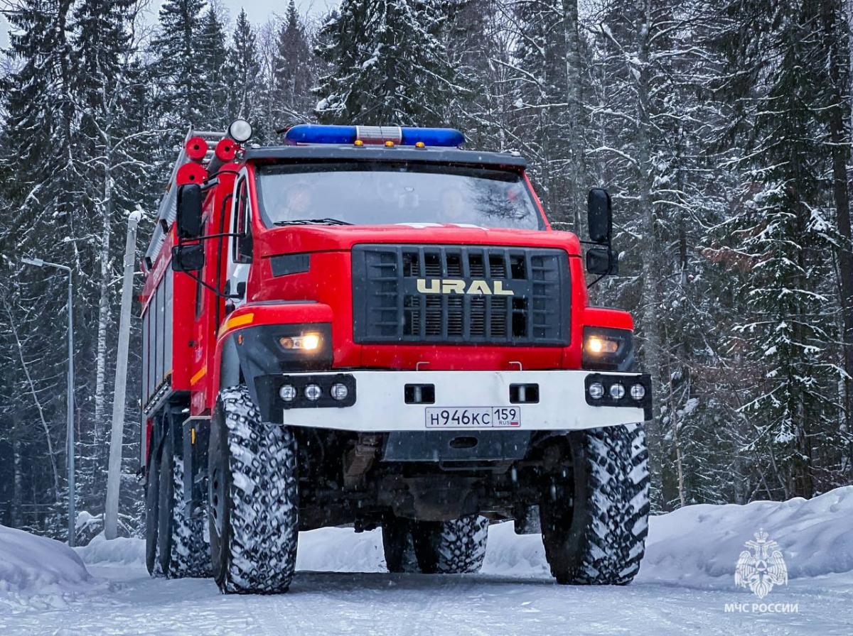 В Губахинском округе пожарные спасли человека из горящего дома 