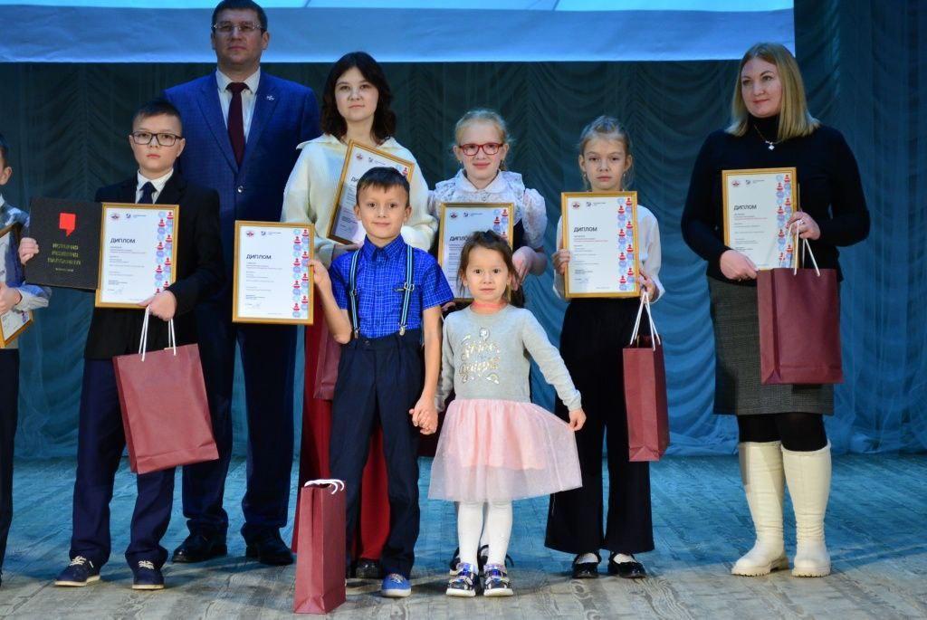 Школьники Губахи и Гремячинска получили наибольшее число наград в конкурсе Заксобрания
