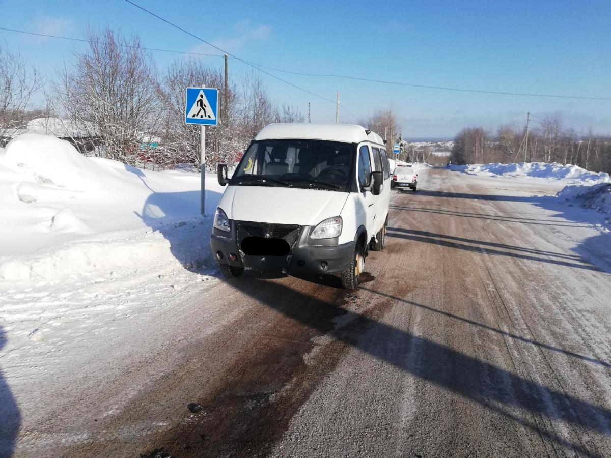 В Гремячинске неизвестный водитель на автомобиле с неустановленными номерами врезался в автобус и скрылся с места происшествия