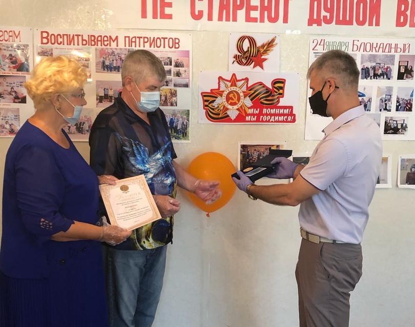 В Гремячинске супружескую пару Разиных наградили медалью за любовь и верность