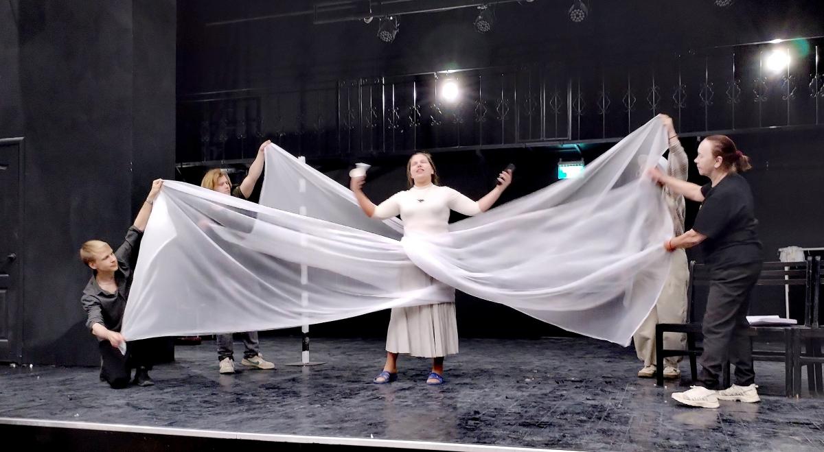 Сколько стоит Новый год. Как Губаха и Гремячинск готовятся к празднику и какова цена всего, что мы видим