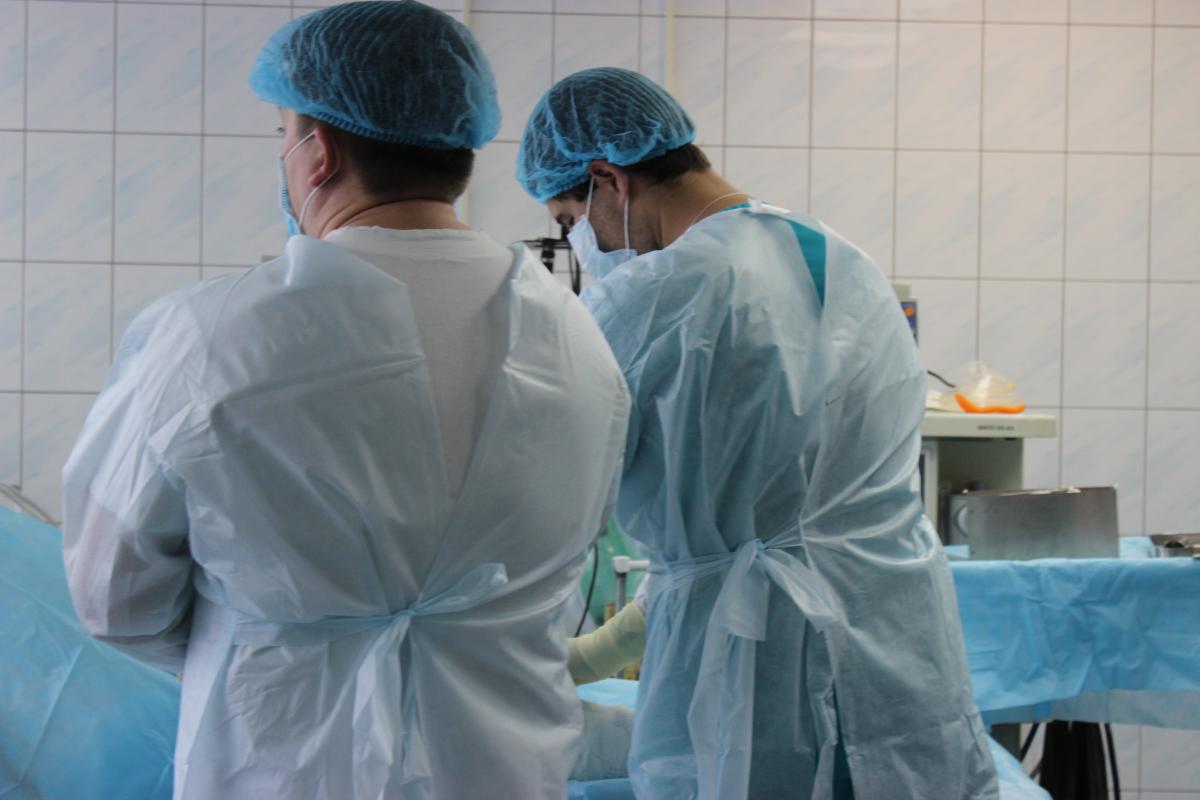 Хирурги ГКБ № 4 провели уникальную операцию по восстановлению кровотока позвоночной артерии
