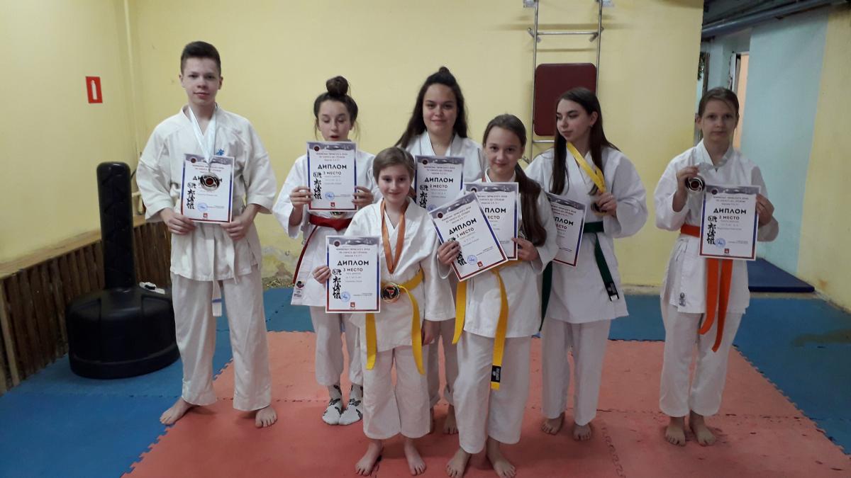 Юные каратисты Губахи заняли десять призовых мест на чемпионате Пермского края