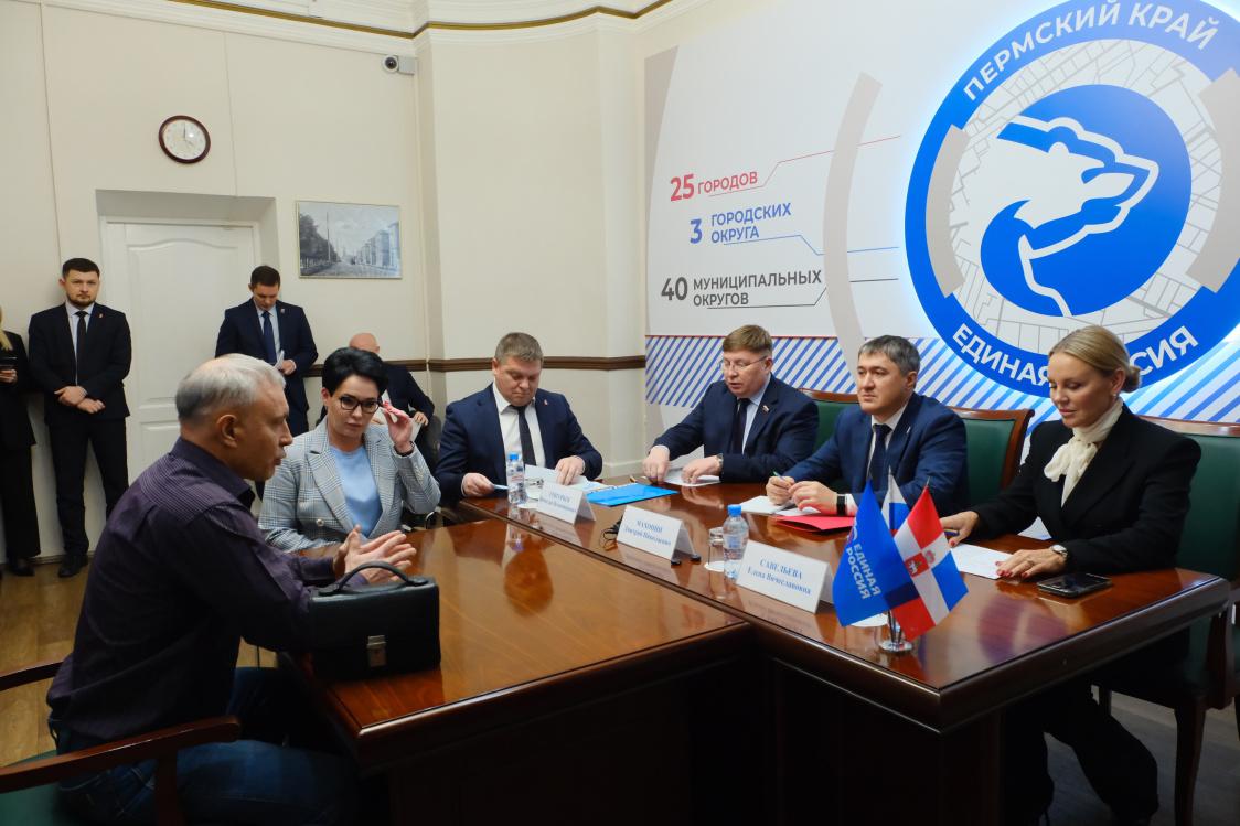 Проблемы решаемы. Жители Прикамья задали губернатору Дмитрию Махонину вопросы на личном приёме граждан