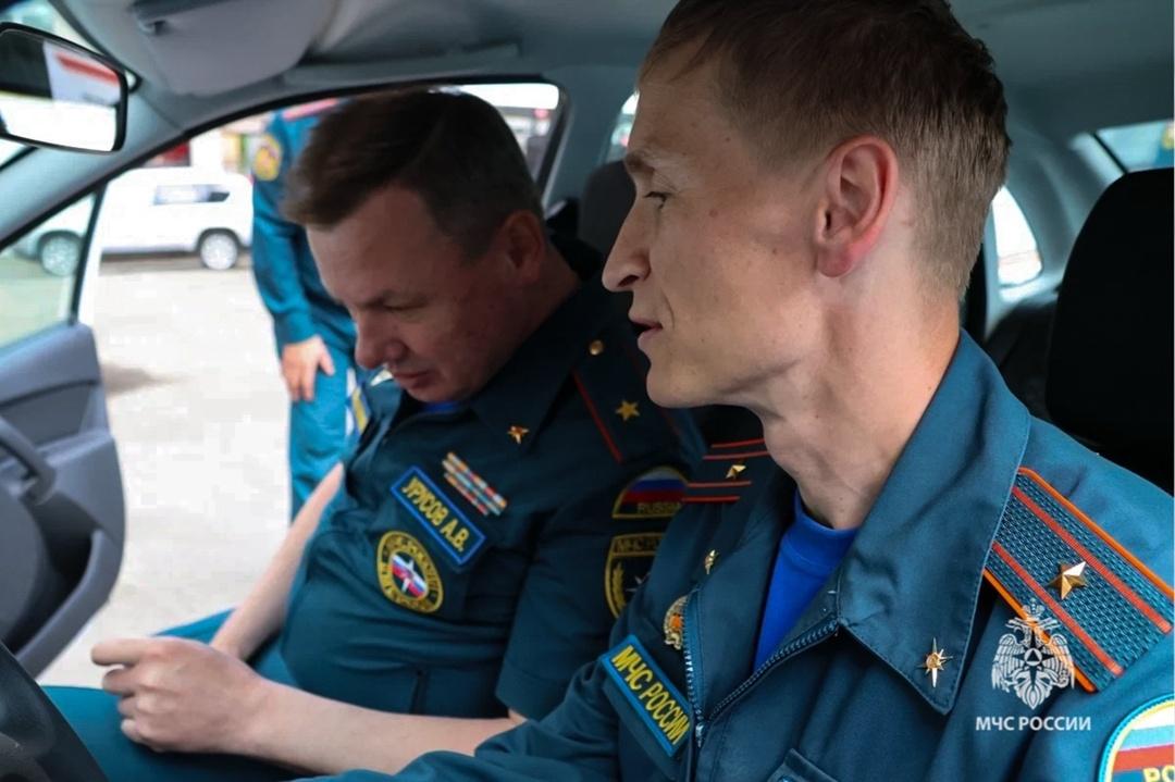 Начальнику пожарной части в Губахе вручили ключи от автомобиля