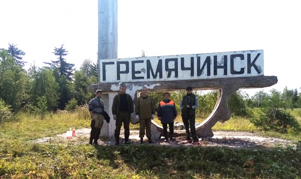 В Гремячинске активисты собрали деньги на восстановление стелы на въезде в город